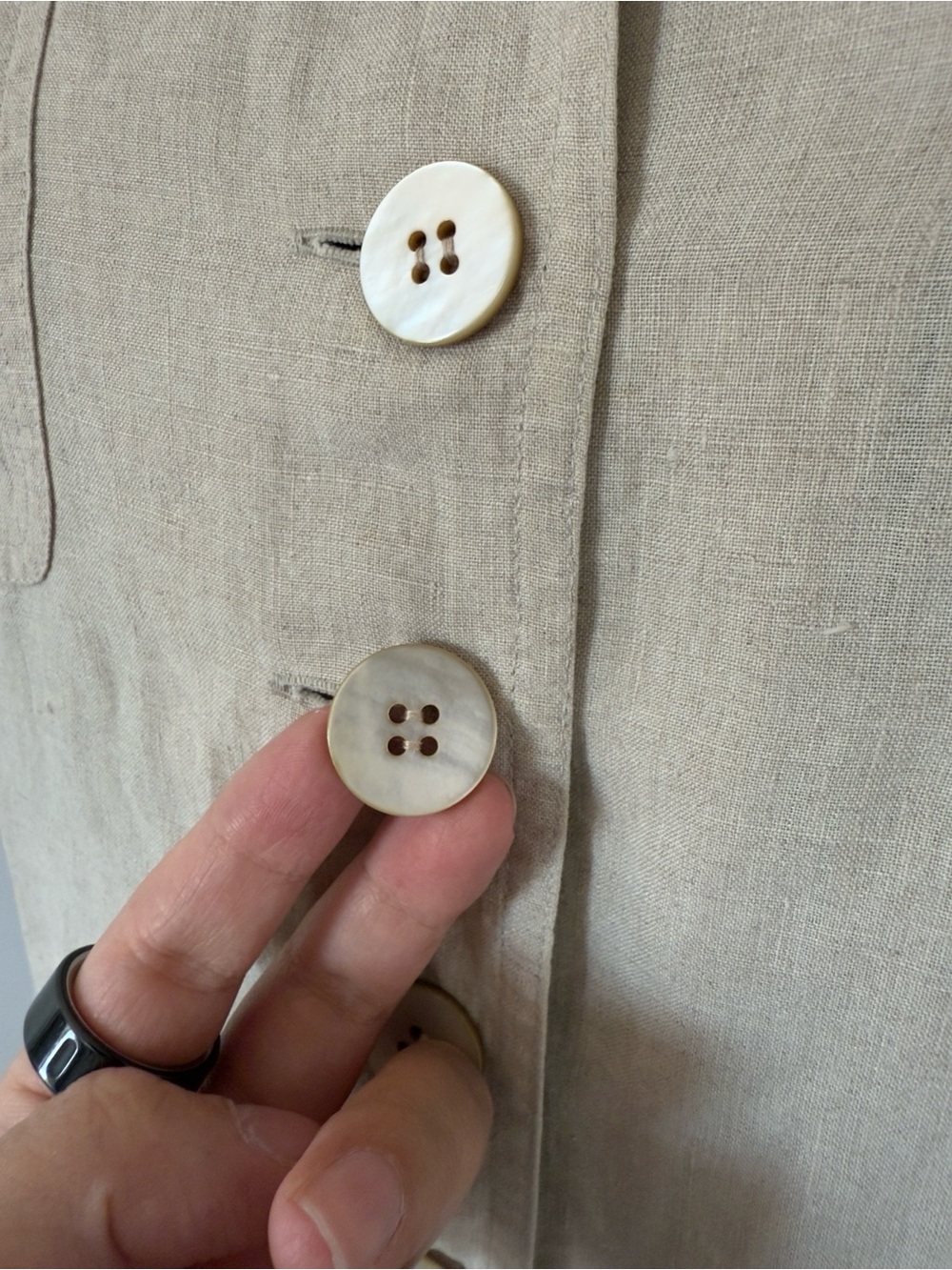 232. MaxMara Linen Sleeveless Button-Front Midi Dress in Beige - Picture 4 of 9
